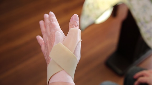 手のひら 親指 の 付け根 ふくらみ 痛い