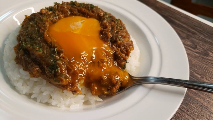 サバカレーヒルナンデス
