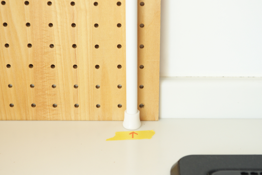 有 孔 ボード 壁 固定