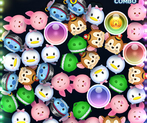 赤色のツムを使って1プレイでスコアボムを4個消そう